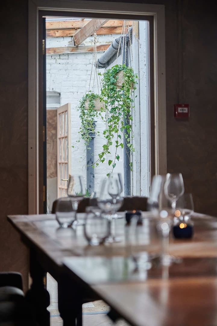 Private Snug & Courtyard, Aspen & Meursault photo #6