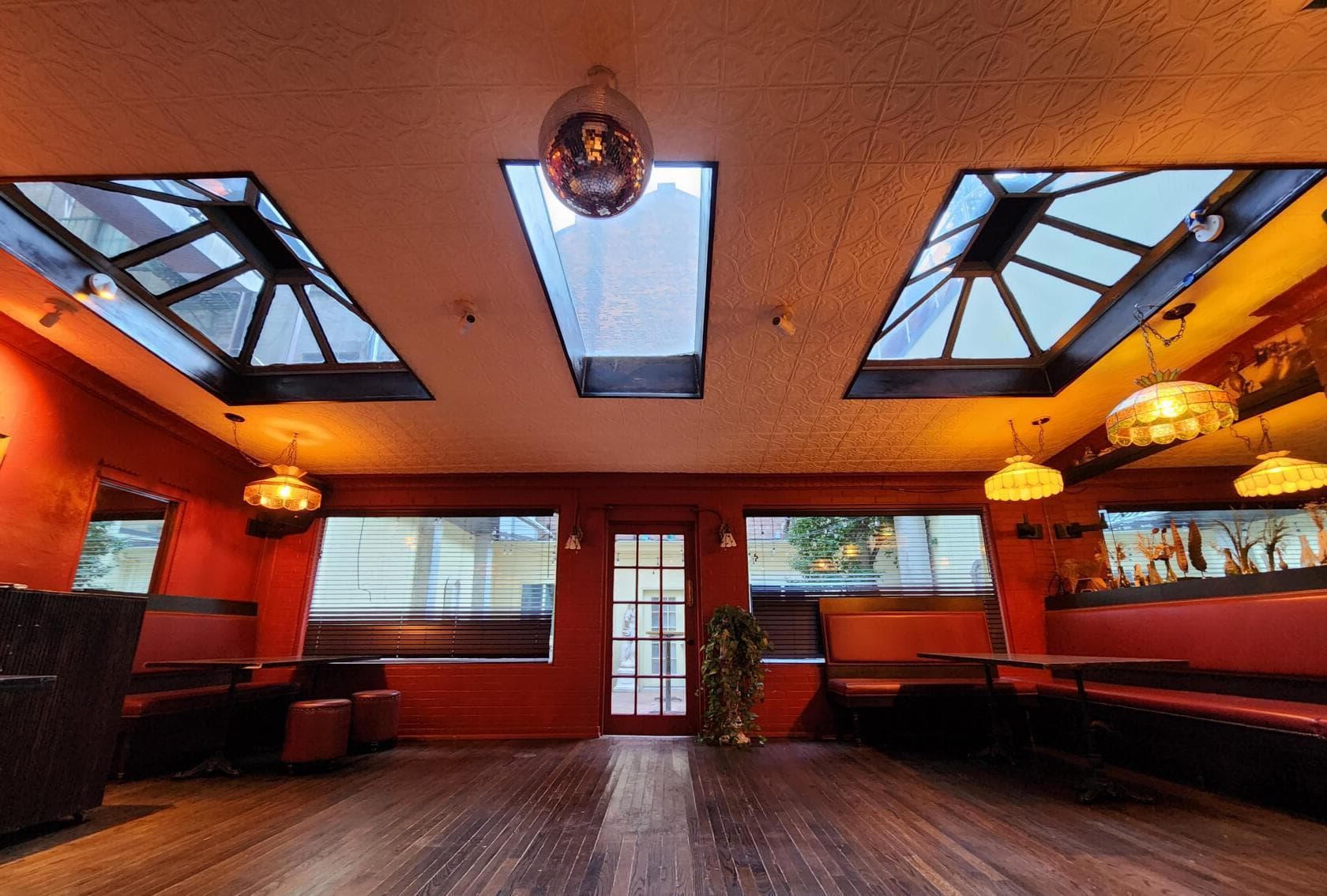 Entire Venue, Shapira's Cozy Lounge photo #1