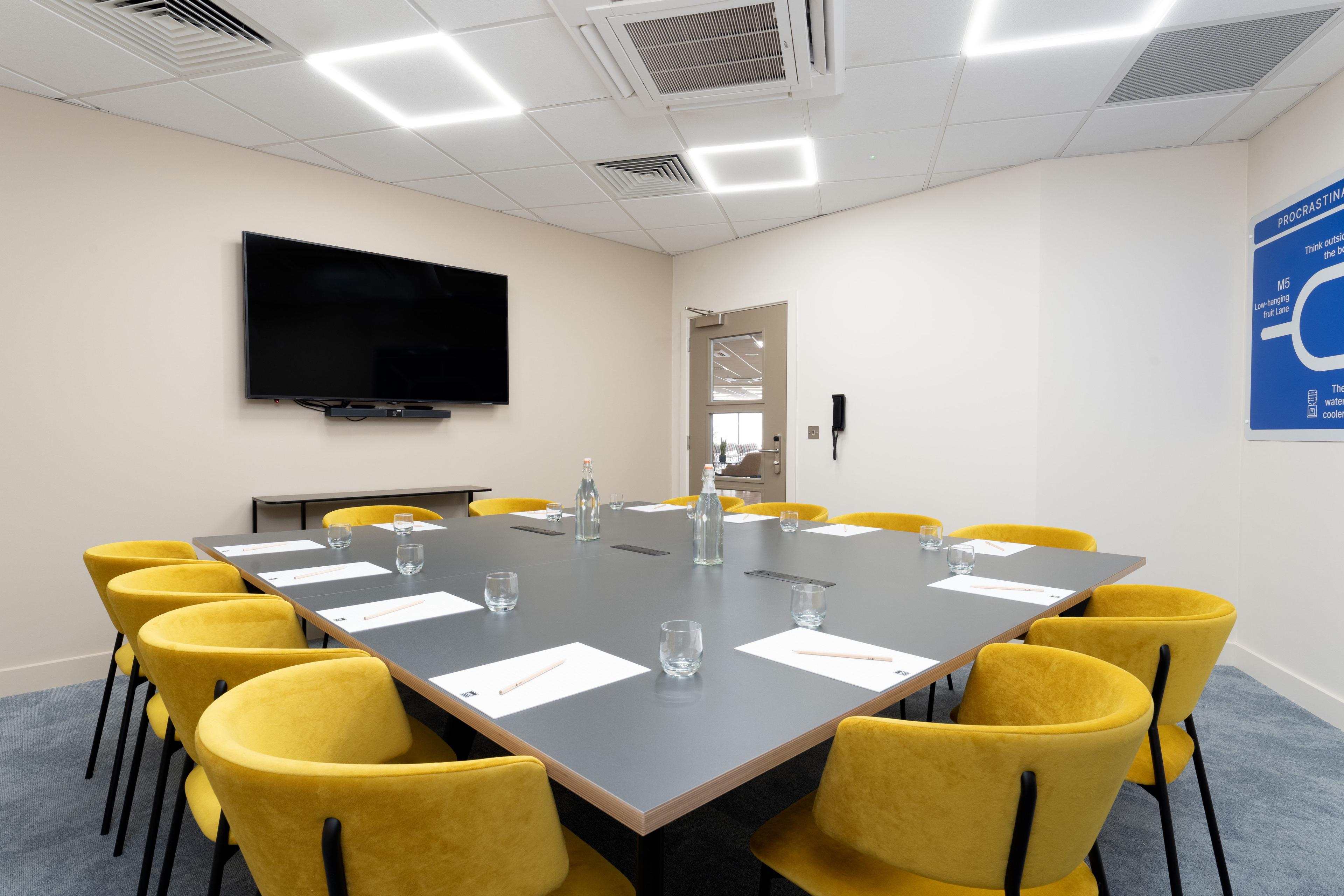 Round-About Board Room, Hampton By Hilton Torquay photo #2