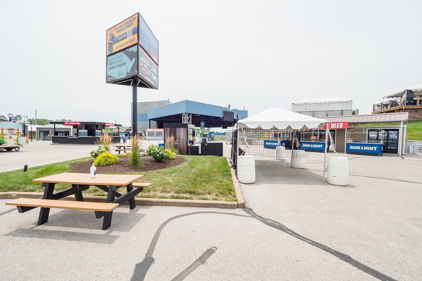 Photo of Hollywood Casino Amphitheater St. Louis, North Plaza