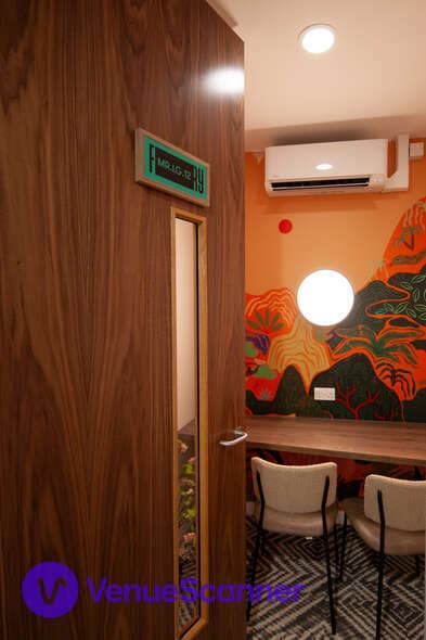 Forster, Runway East Bloomsbury photo #1