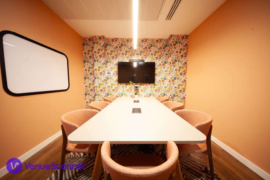 Christie, Runway East Bloomsbury photo #2