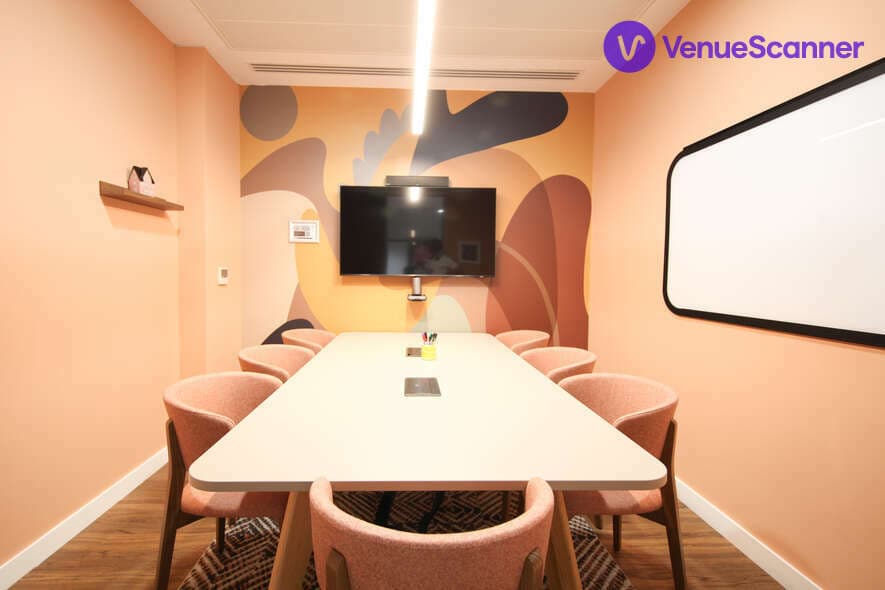 Mansfield, Runway East Bloomsbury photo #1