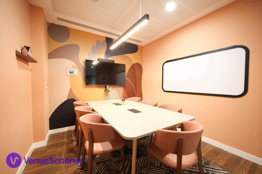 Mansfield, Runway East Bloomsbury photo #2