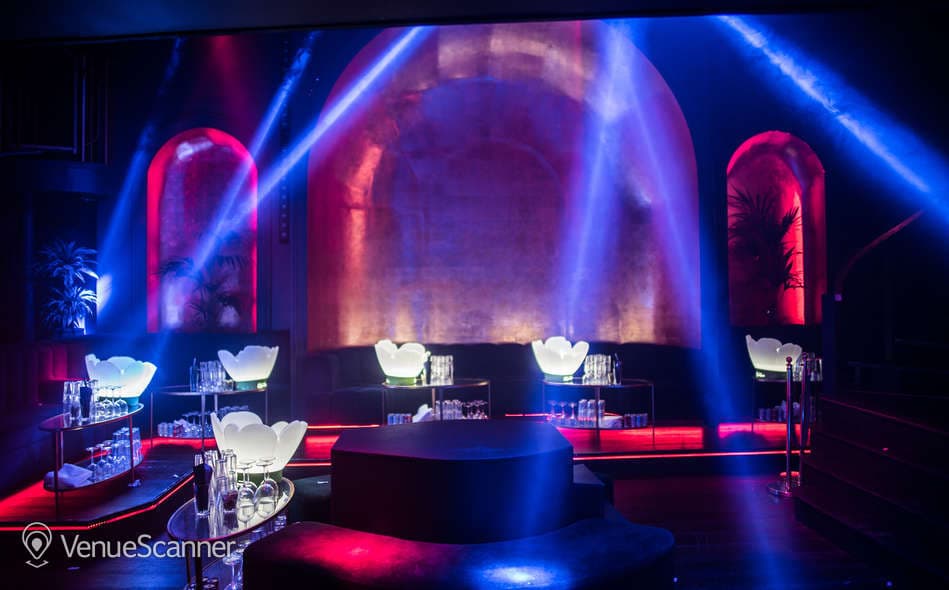 Main Club, Christmas At The London Reign Showclub photo #1