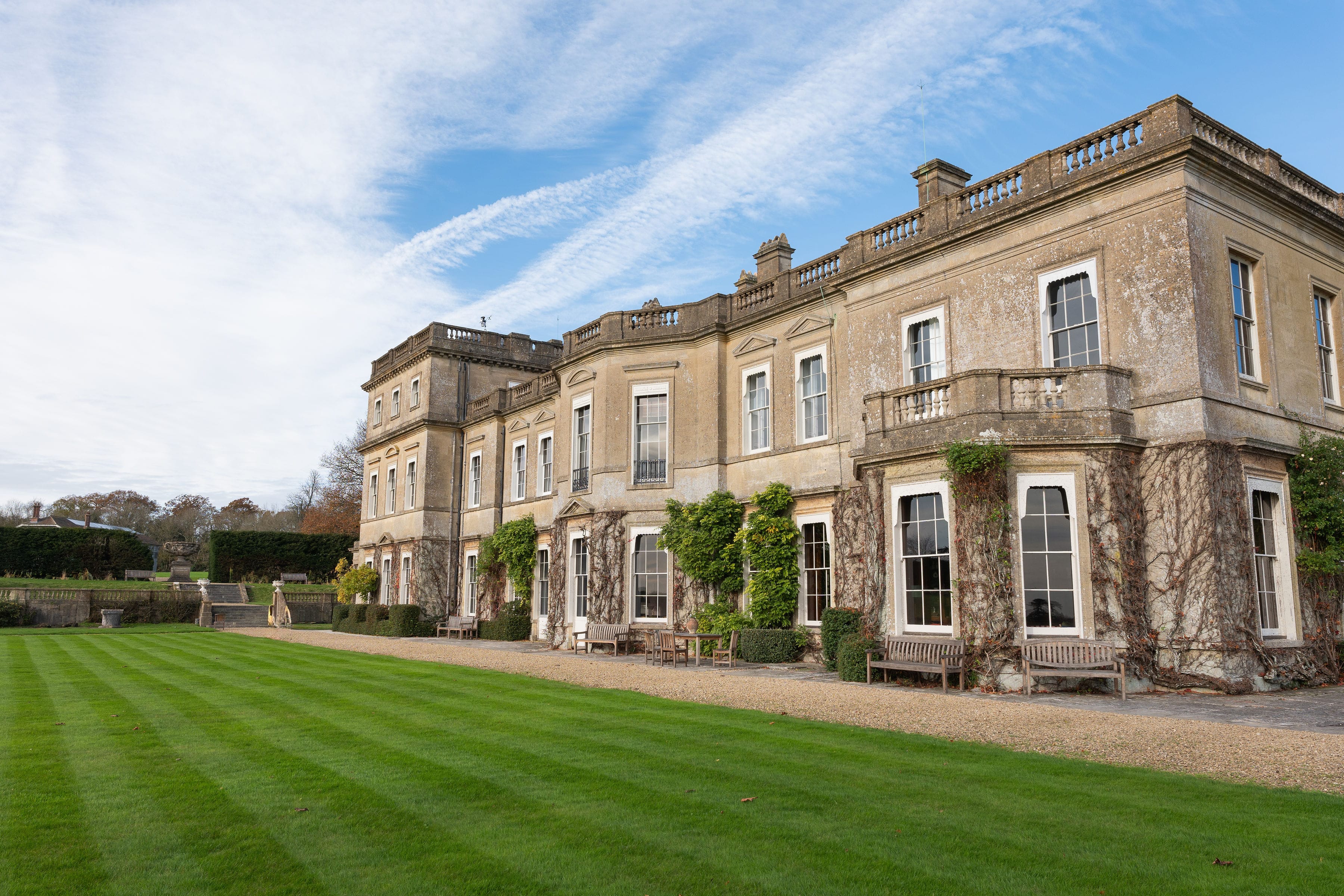 Photo of Hartham Park Estate, Enfilade