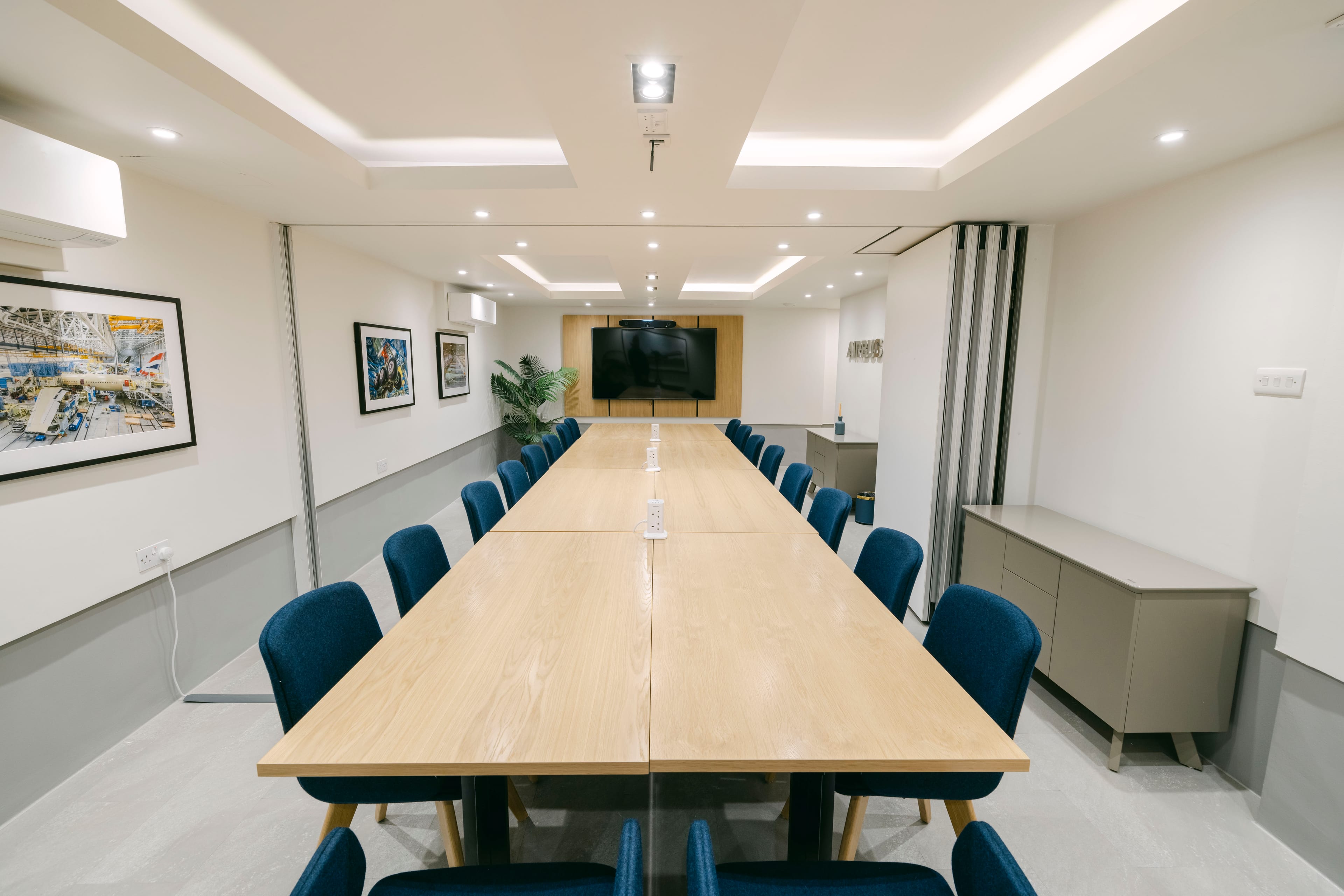 Photo of No 4 Hamilton Place, Airbus Boardroom