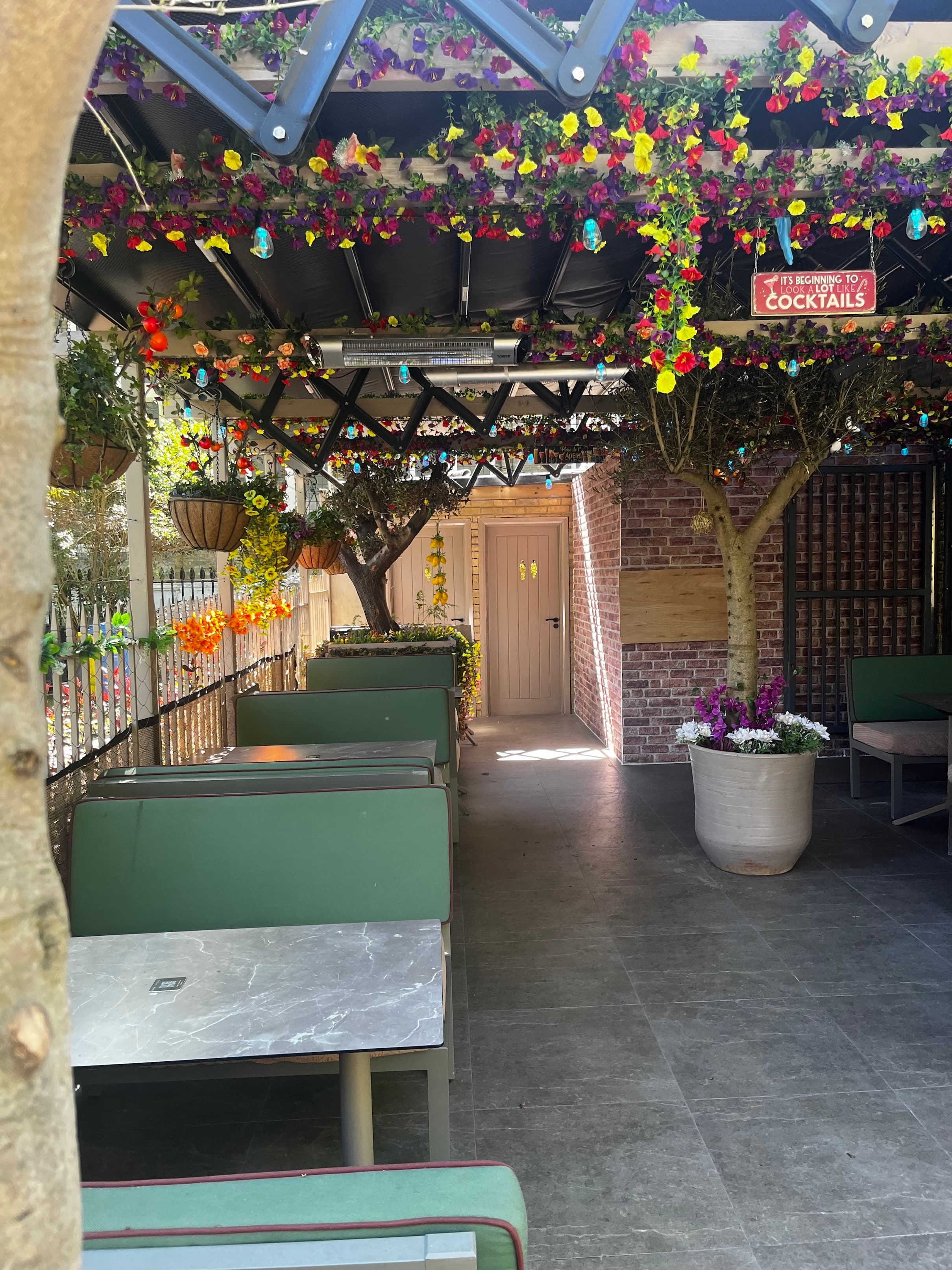 The Solo Kitchen & Rooftop Bar, The Solo Olive Garden photo #2
