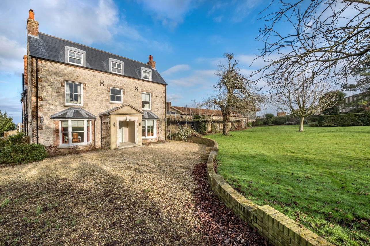 Photo of Tapnell Farm, East Afton Farmhouse