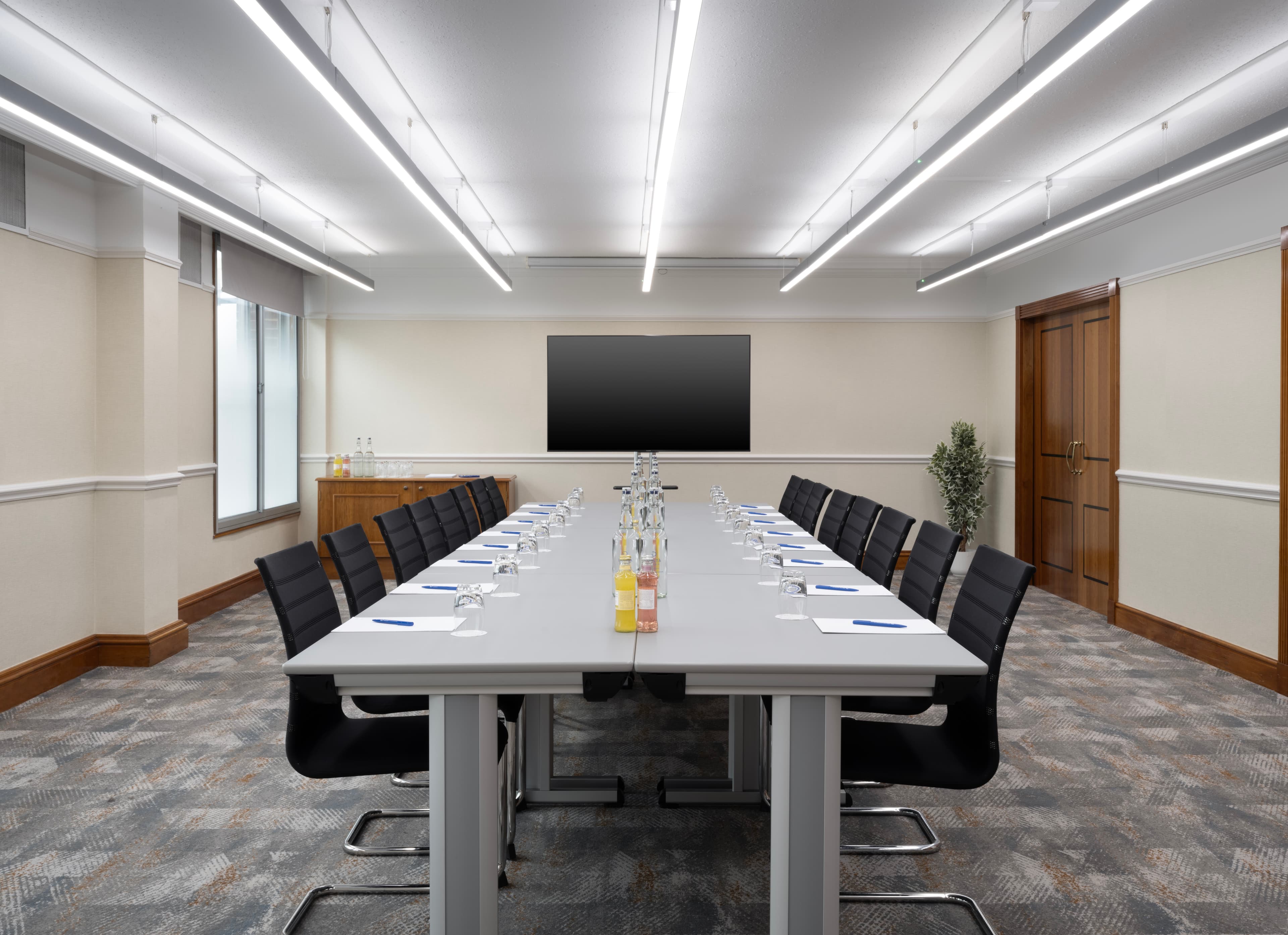 Dorney Suite, Delta Hotels By Marriott Heathrow Windsor photo #1