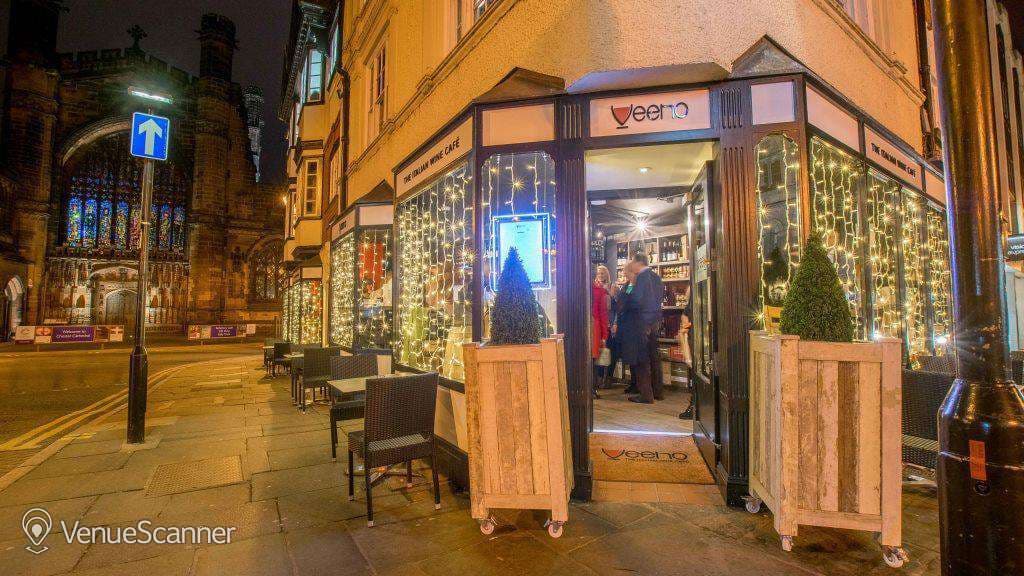 Veeno Chester photo #3