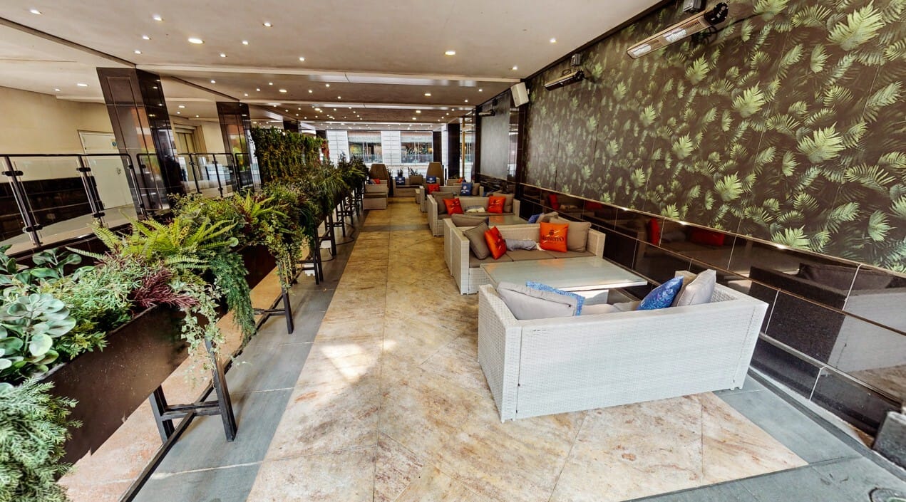 Photo of Leonardo Royal London City, Piazza
