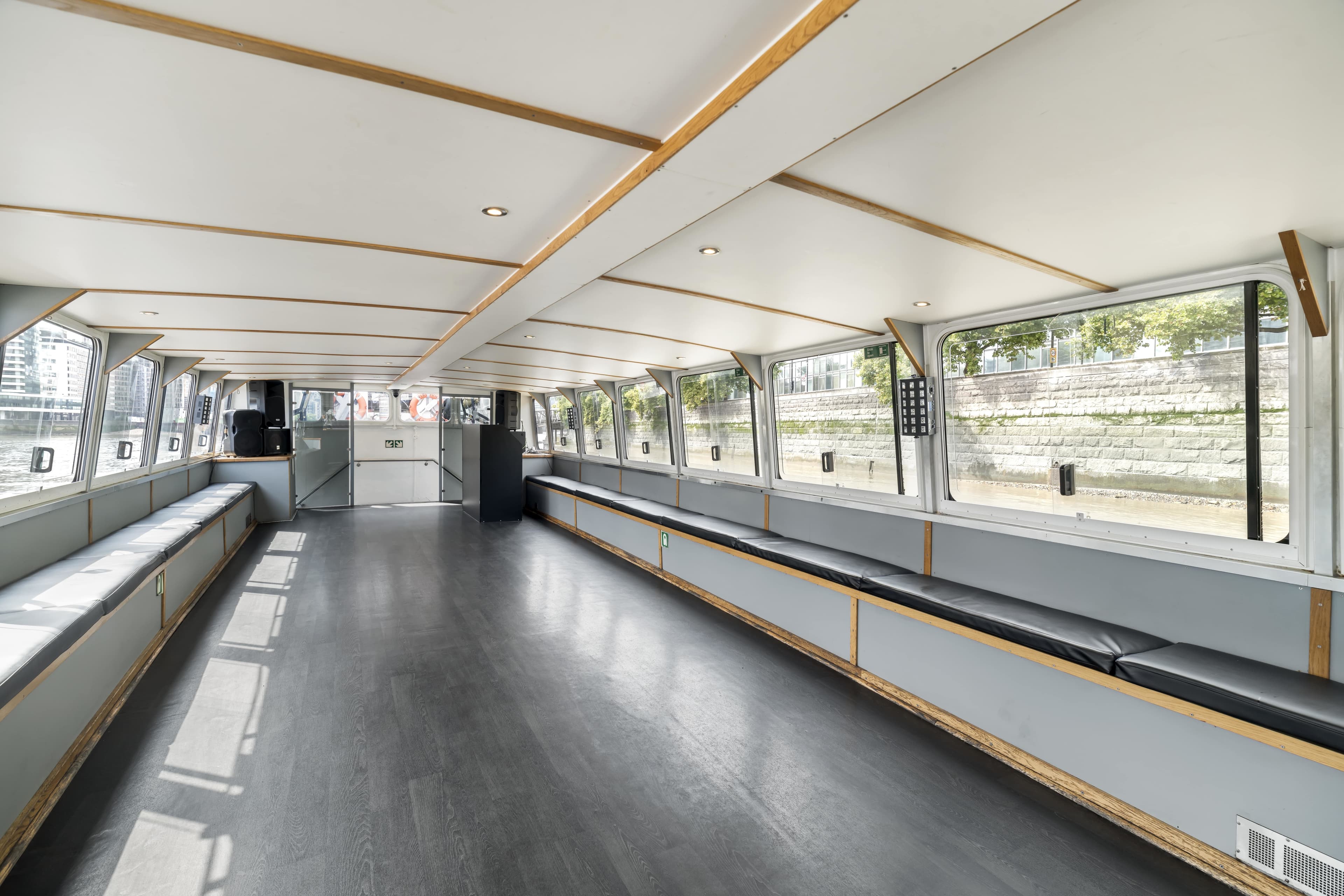 Exclusive Hire, MV Viscount photo #3