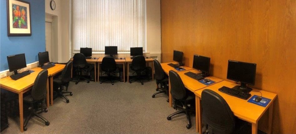 Photo of Training Room In Ec2, Equipped With Or Without Pcs