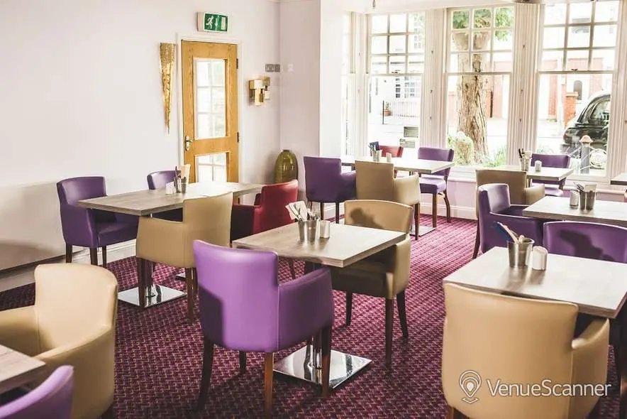 Sapphire Suite, The Queensgate Hotel & Conference Centre photo #4