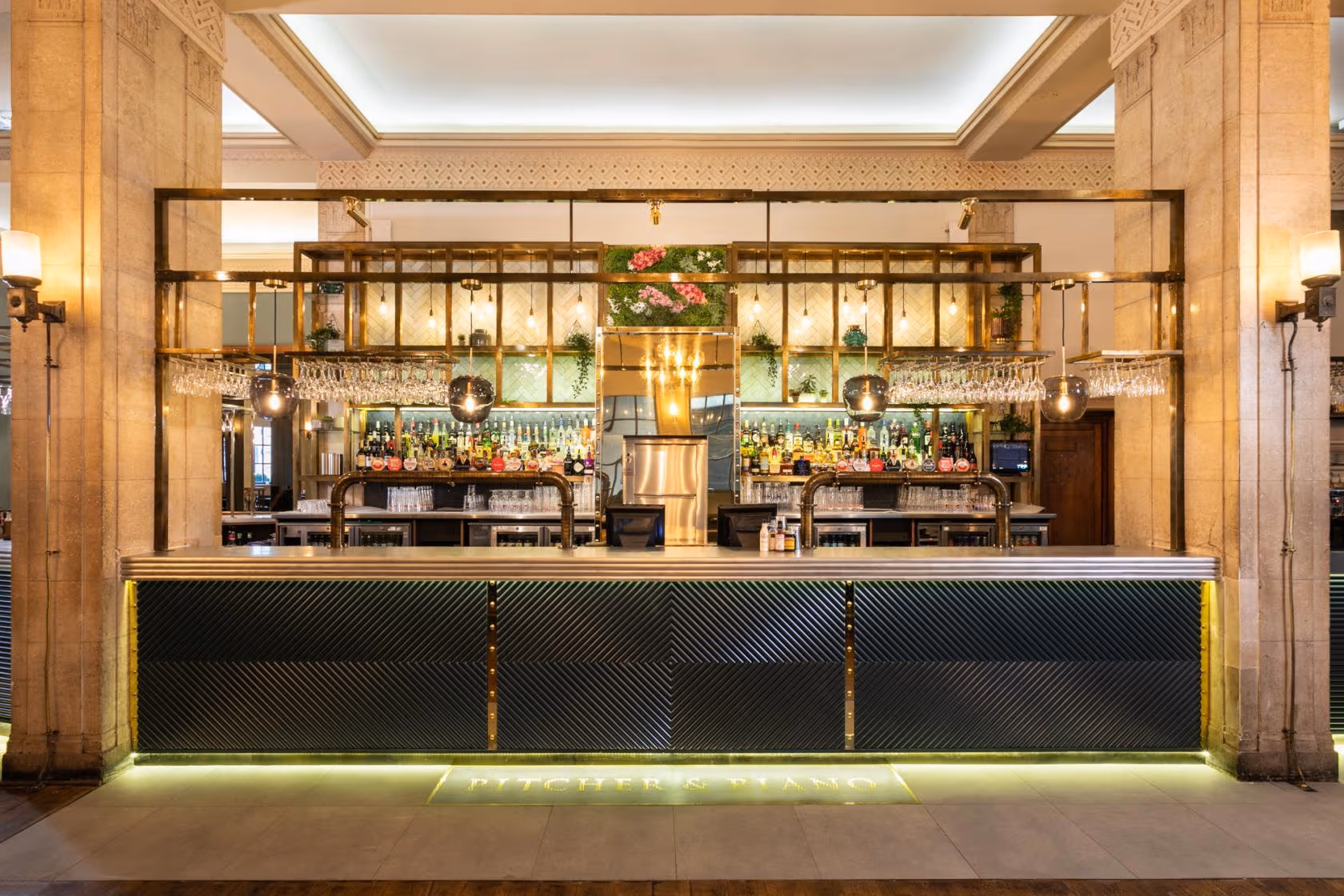 Full Venue, Pitcher & Piano Cornhill photo #4