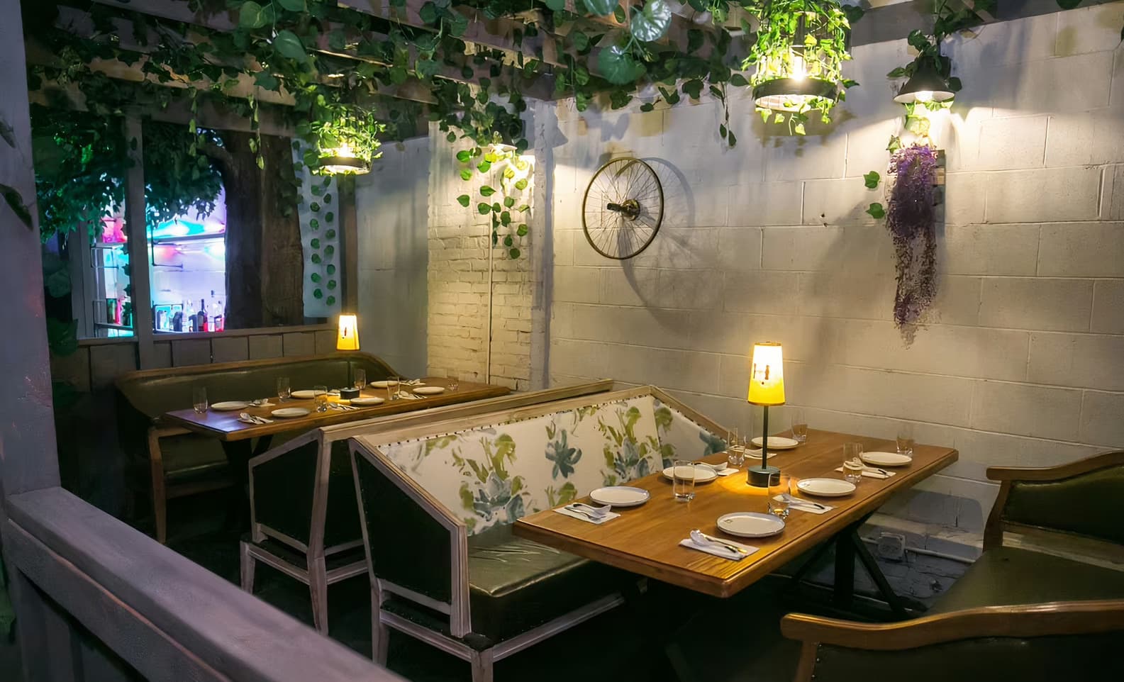 Theme House Restaurant & Karaoke Bar, Whole Venue photo #2