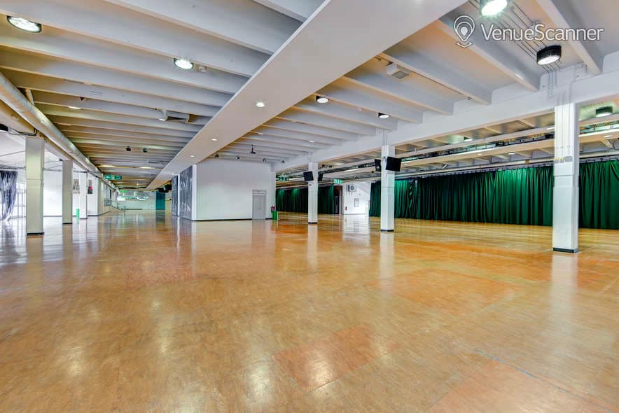 Surrey Hall, Sandown Park Racecourse photo #2