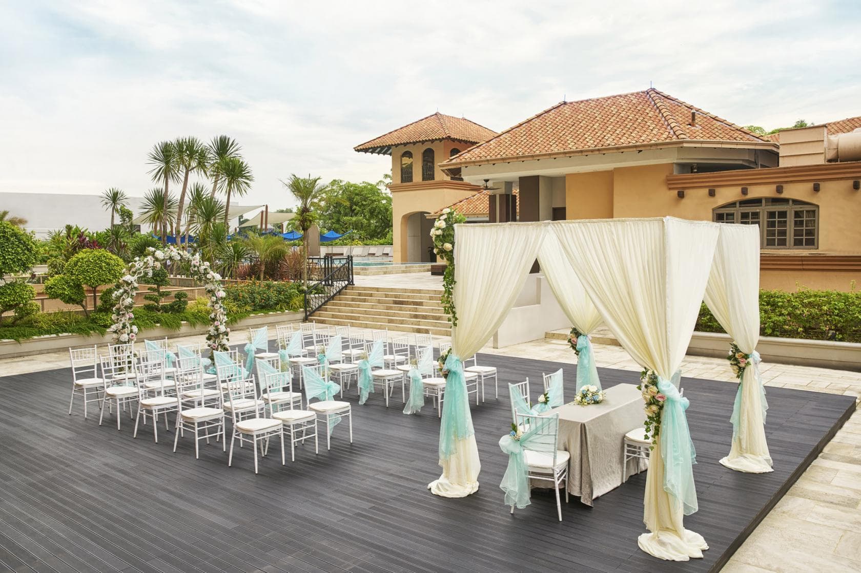 Orchard Rendezvous Hotel Singapore, Poolside photo #2