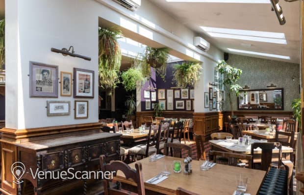 The Metropolitan, The Metropolitan photo #2