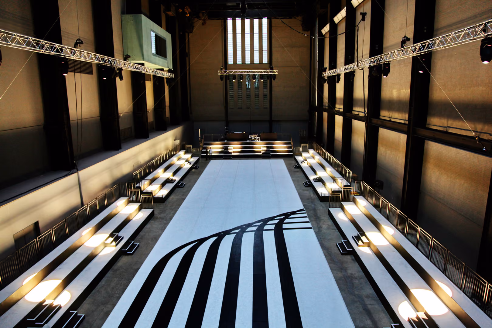 Turbine Hall & Bridge, Tate Modern photo #3