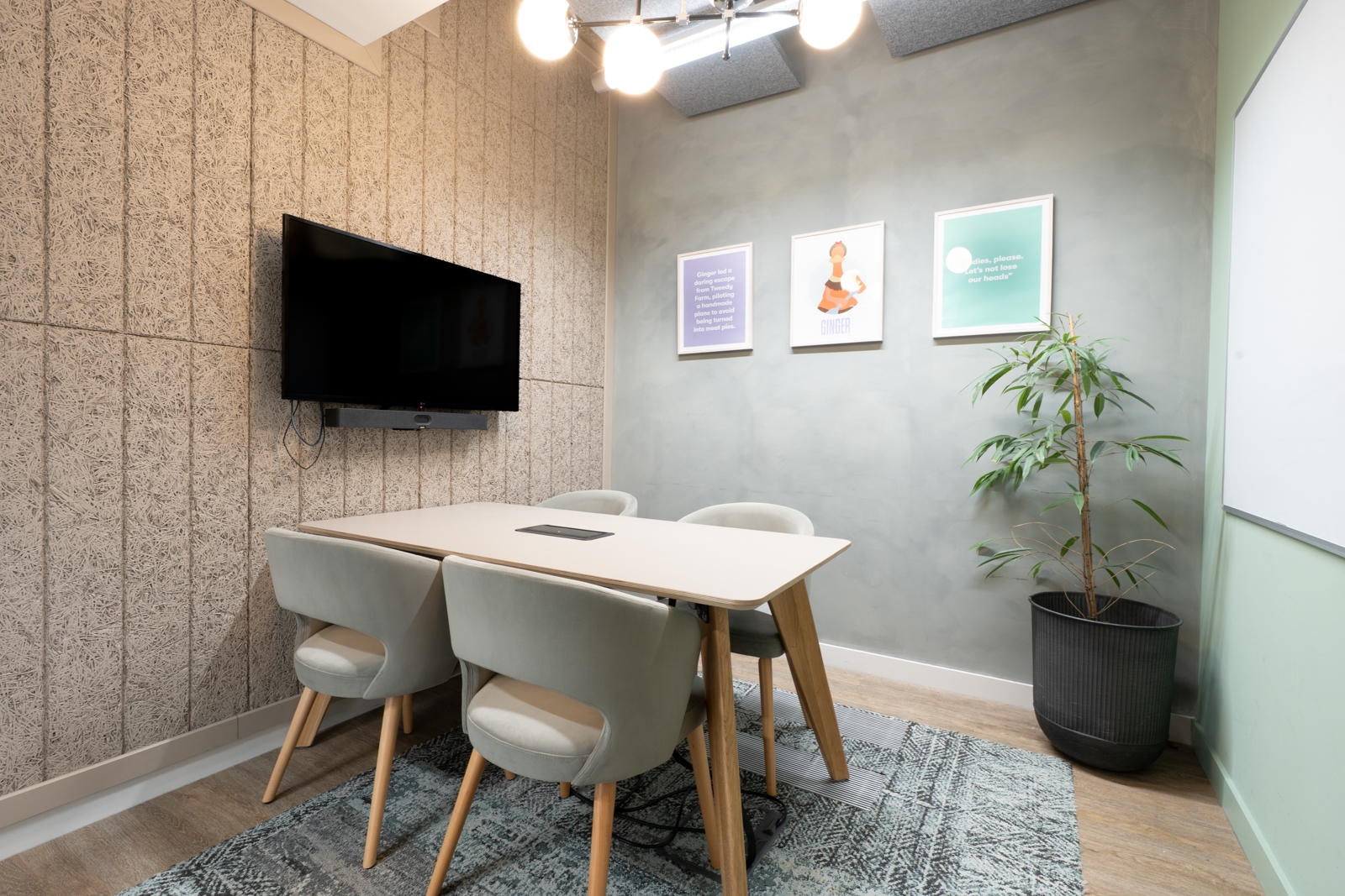 Photo of Aldgate East, Ginger