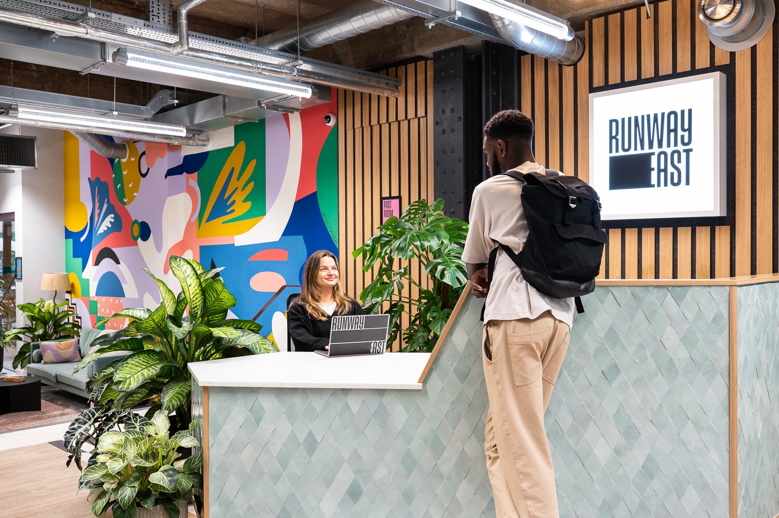 Photo of Aldgate East, Yuri