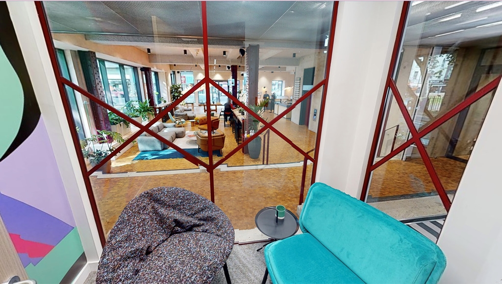 Photo of Aldgate East, Yuri