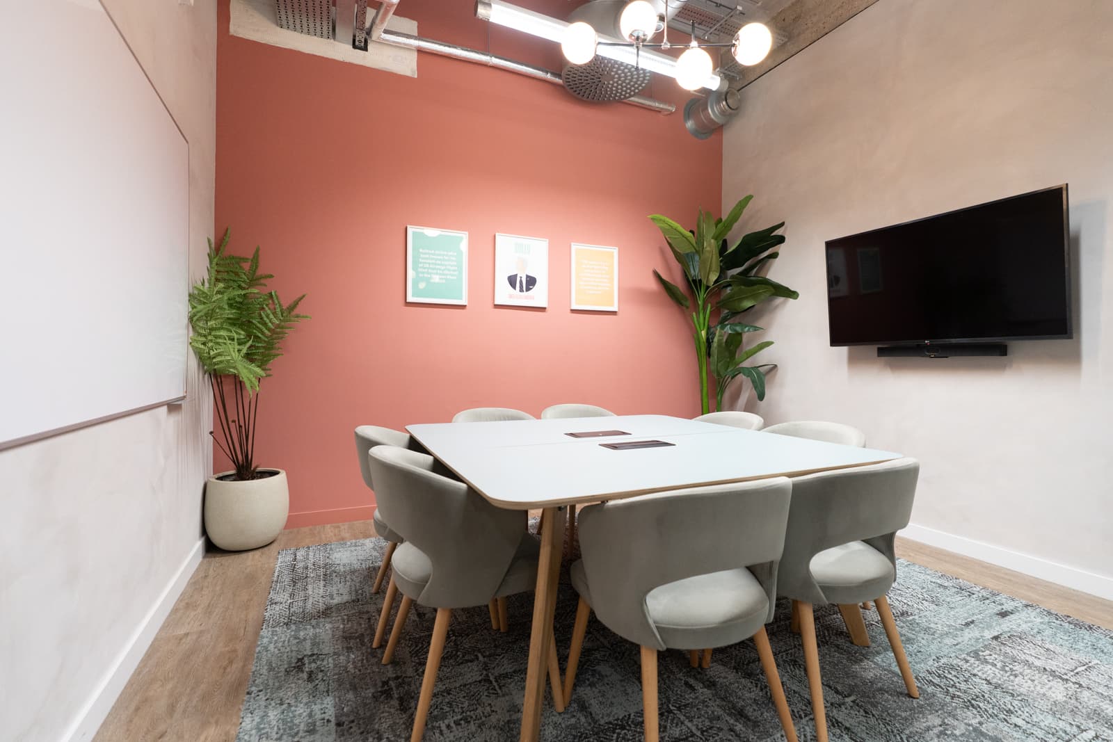 Aldgate East, Sully photo #2