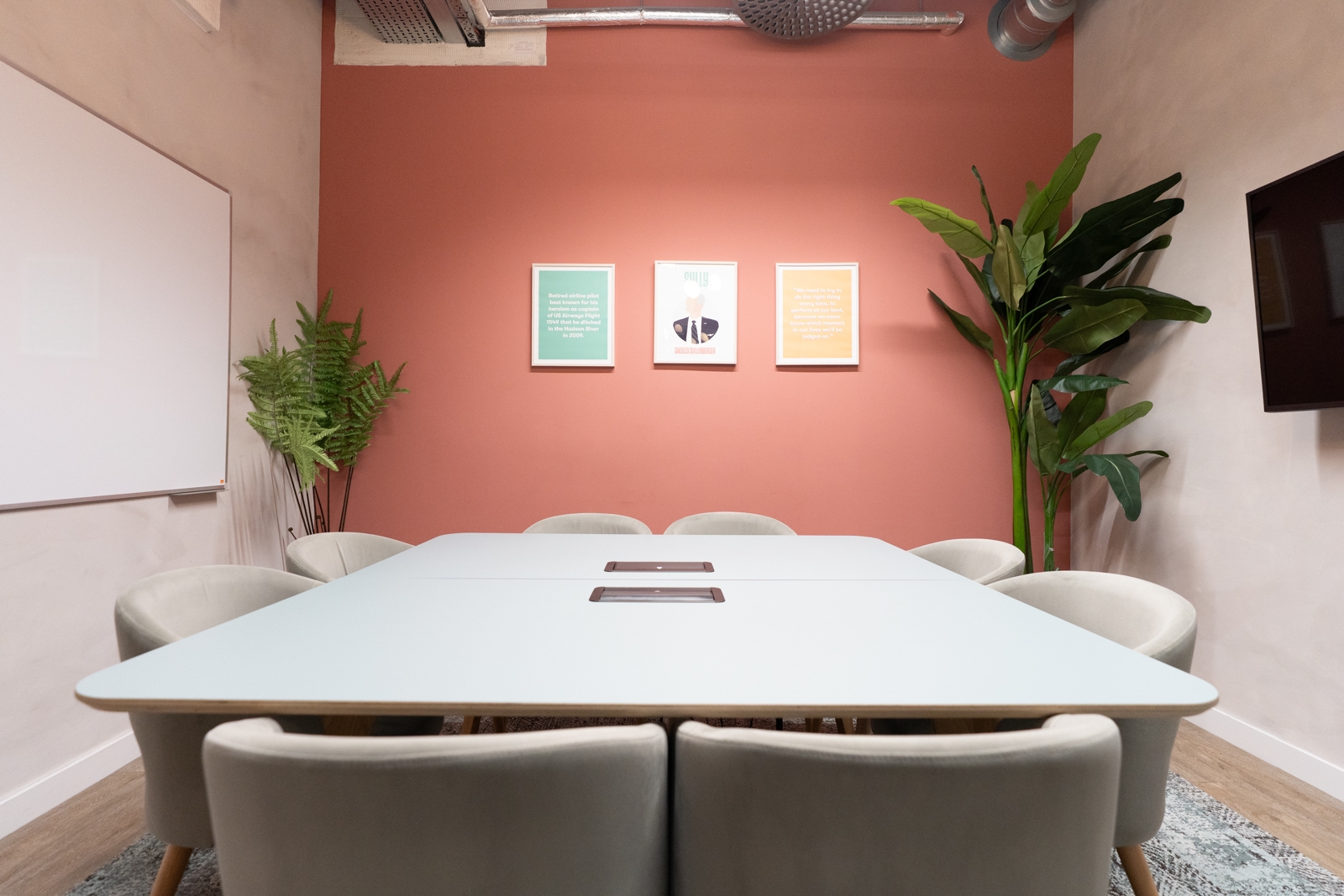 Photo of Aldgate East, Sully