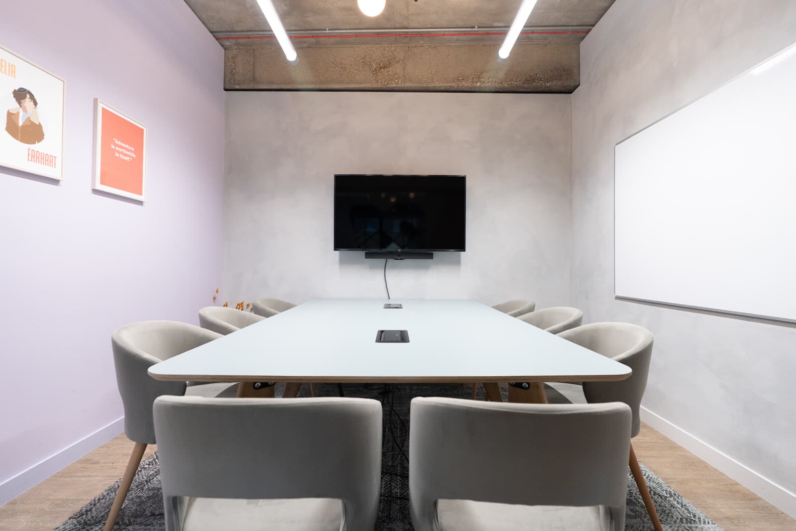 Aldgate East, Amelia photo #2