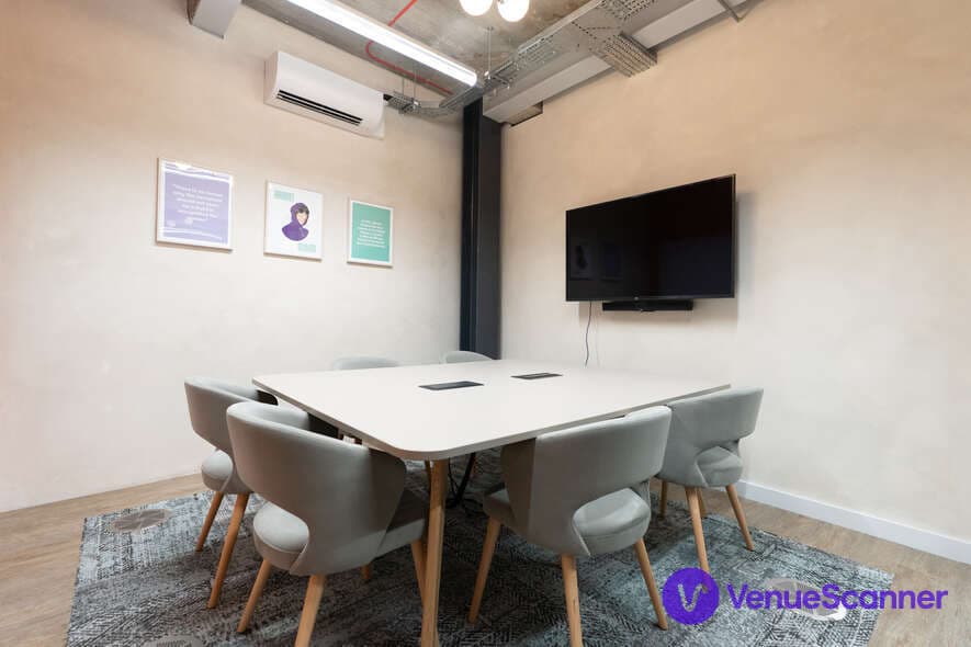 Harriet, Aldgate East photo #2