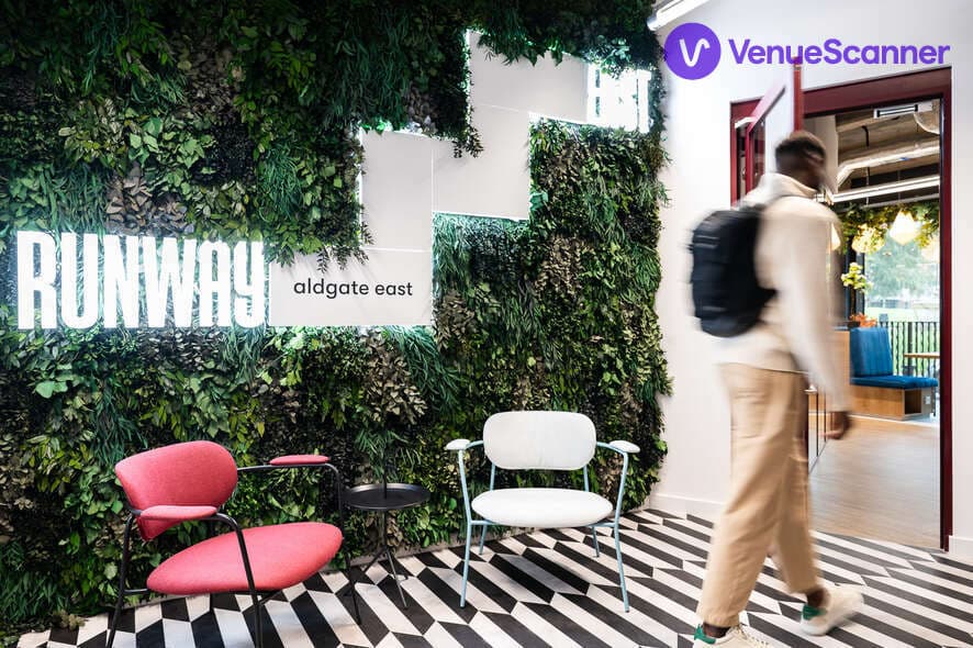 Aldgate East, Yuri photo #3