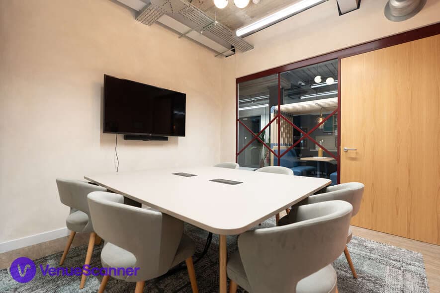 Aldgate East, Harriet photo #3