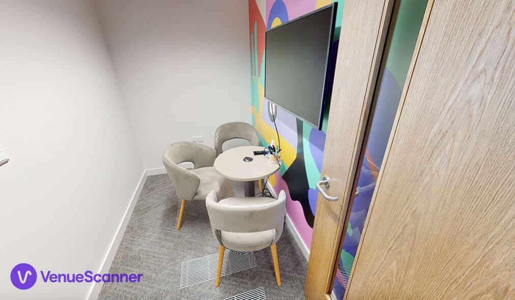 Helen, Aldgate East photo #1