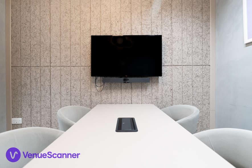 Aldgate East, Ginger photo #3