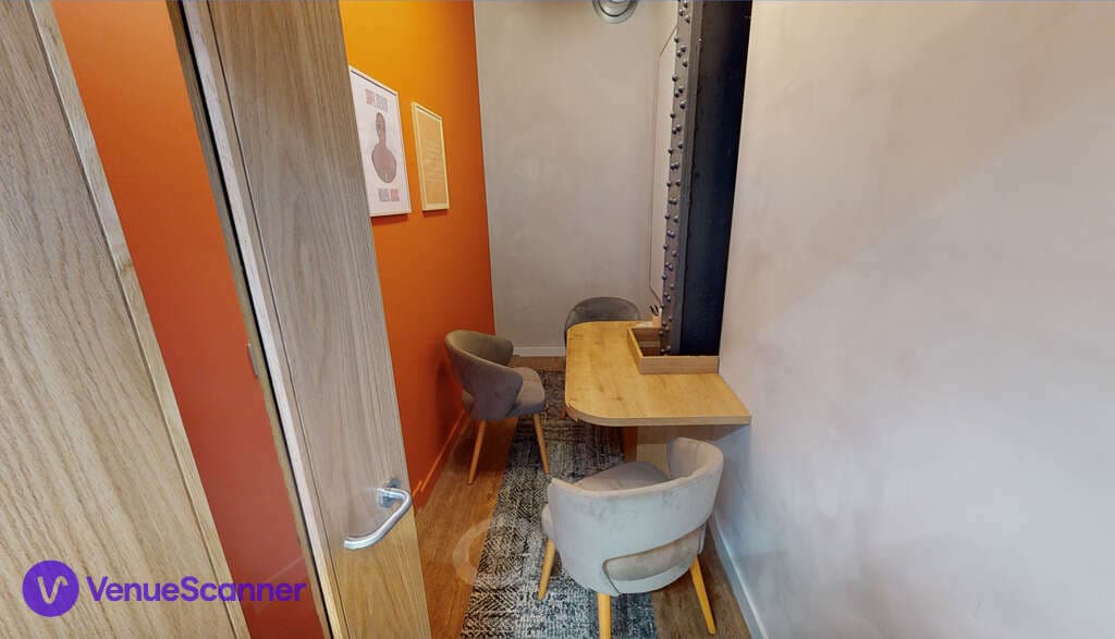 Hiller, Aldgate East photo #1