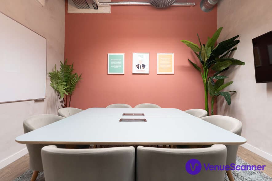 Sully, Aldgate East photo #1