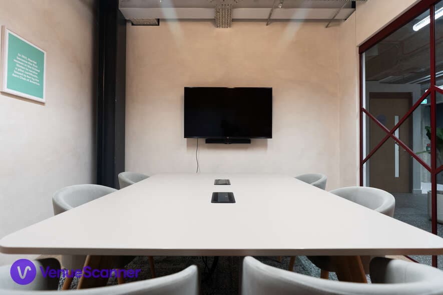 Harriet, Aldgate East photo #1