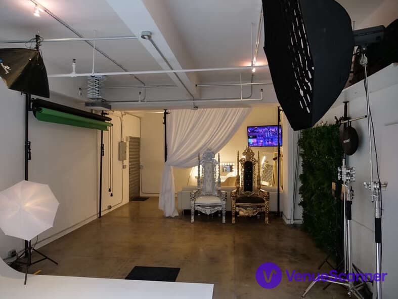 Throne Room Photo Studio, Lounge Studios photo #3