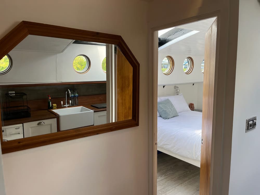 Photo of Unitan Houseboat, Exclusive Hire