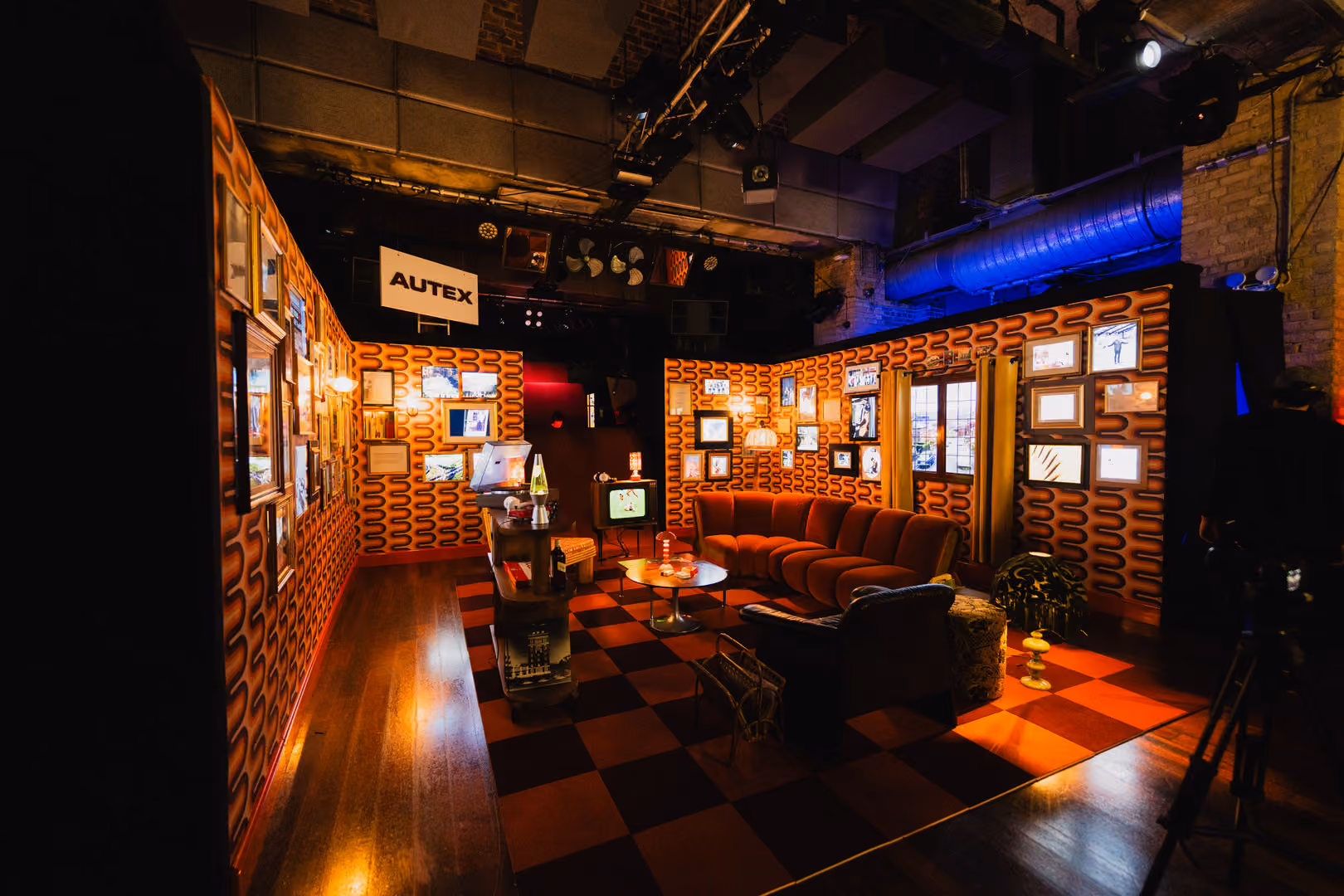 Room 1 + Mezzanine, Fabric photo #28