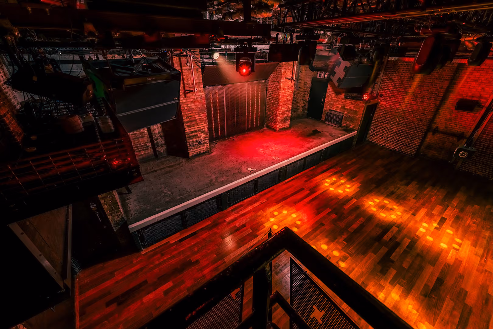 Room 1 + Mezzanine, Fabric photo #17