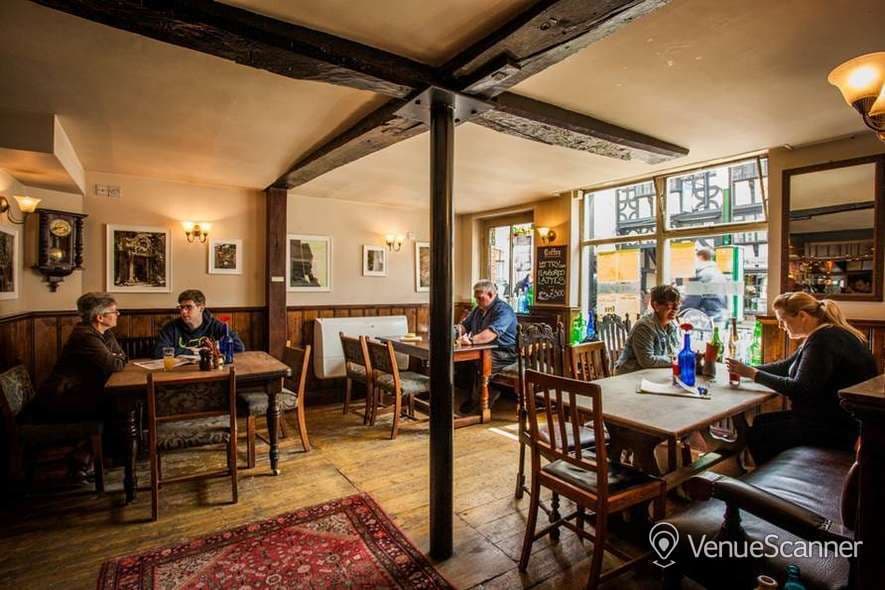 Exclusive Hire, The Queen's Head photo #3