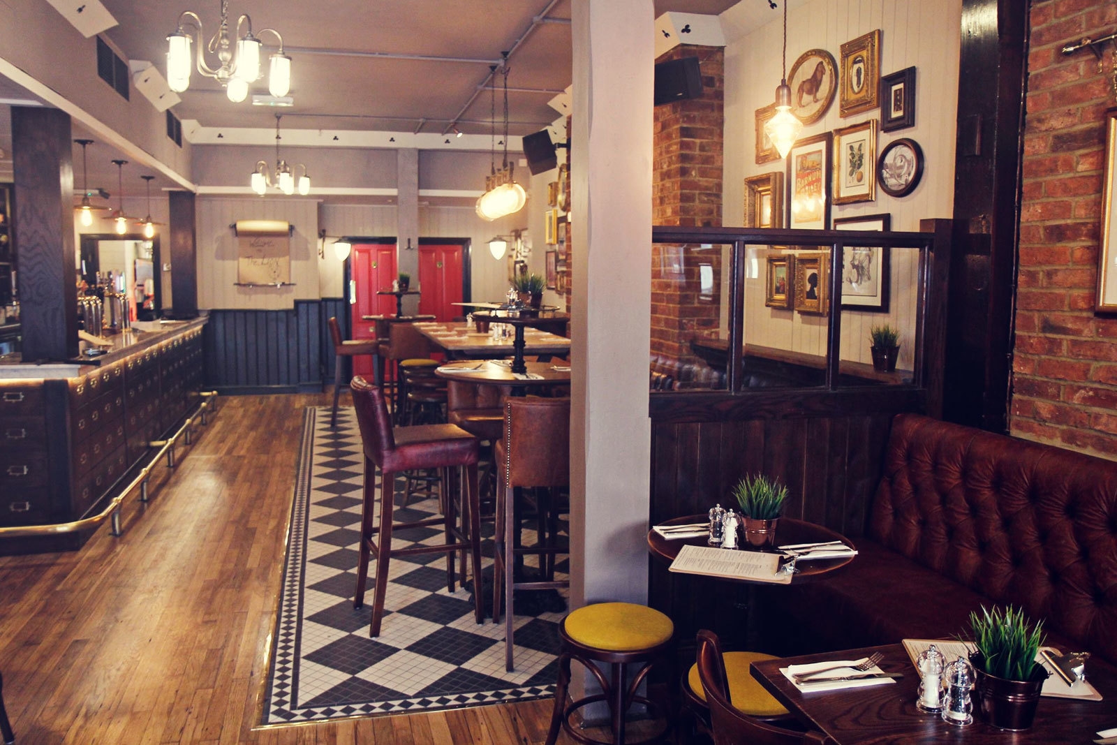 Photo of The Lion Houndsditch, Main Bar