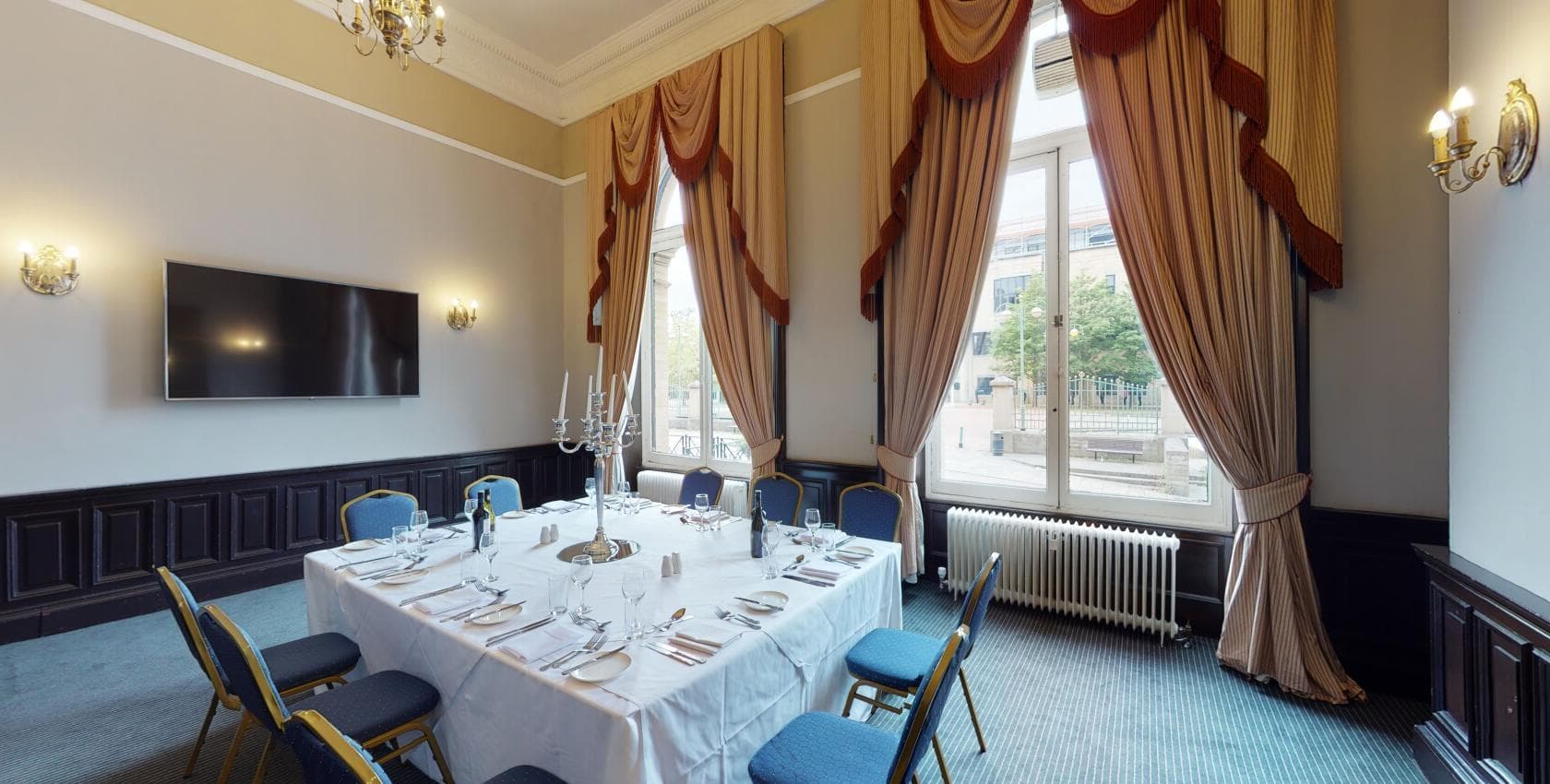 The Dragon Fly, The Great Victoria Hotel photo #1