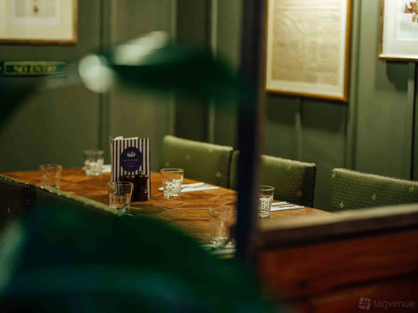 Photo of Dr Foster, Upstairs Quay-side