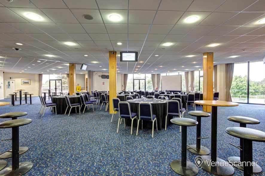 The Clubhouse, Kempton Park Racecourse photo #2