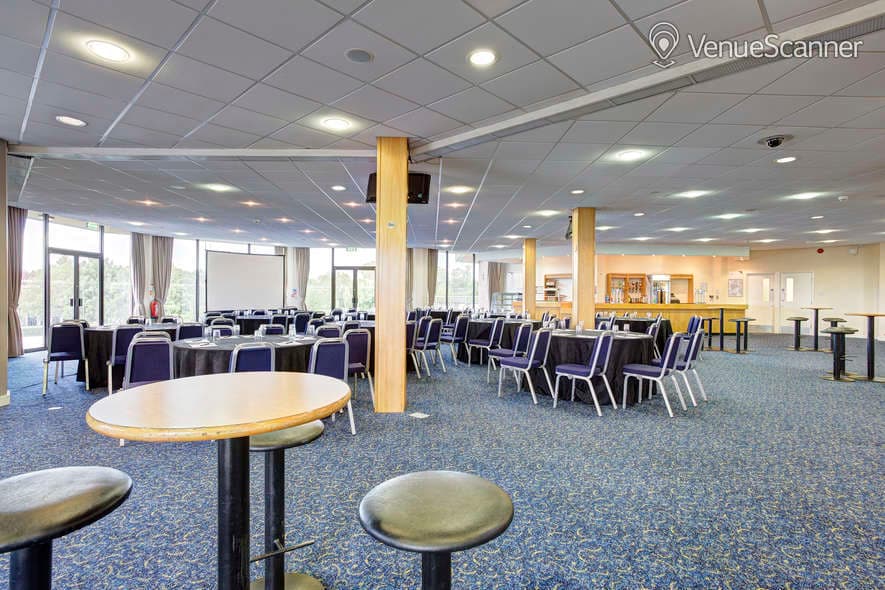 The Clubhouse, Kempton Park Racecourse photo #1
