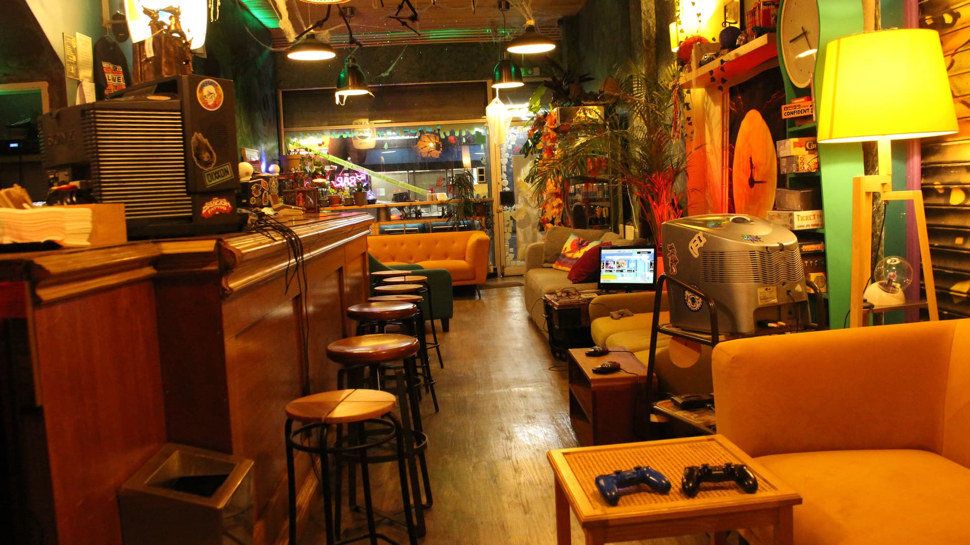 Zombie Retro Bar, Zombie Games Cafe & Bar photo #3